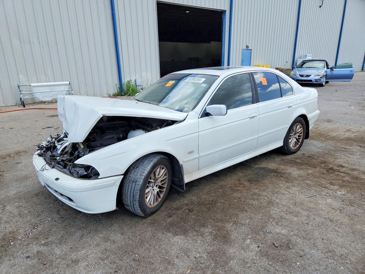 2001 BMW 5 Series 530i, VIN WBADT63471CF01106 — Перед