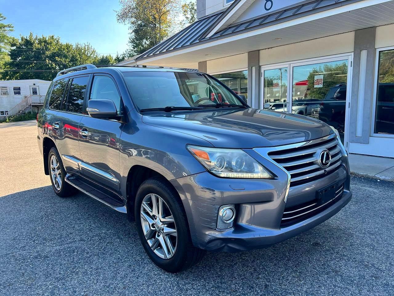 2013 Lexus LX 570, VIN JTJHY7AX9D4100674 — Мелкие вмятины и царапины