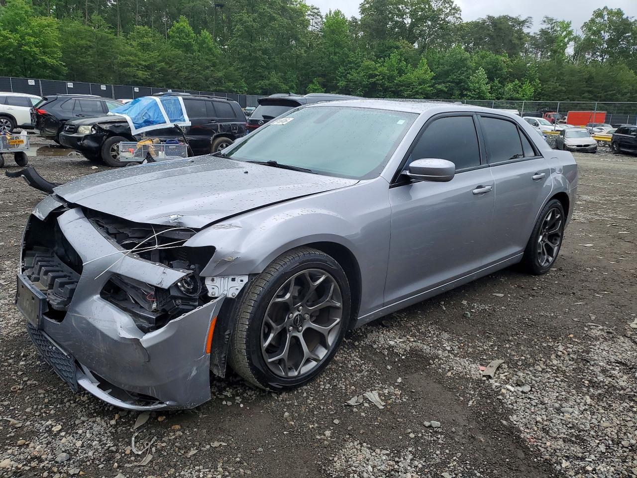 2015 Chrysler 300 S, VIN 2C3CCABG4FH903815 — Перед