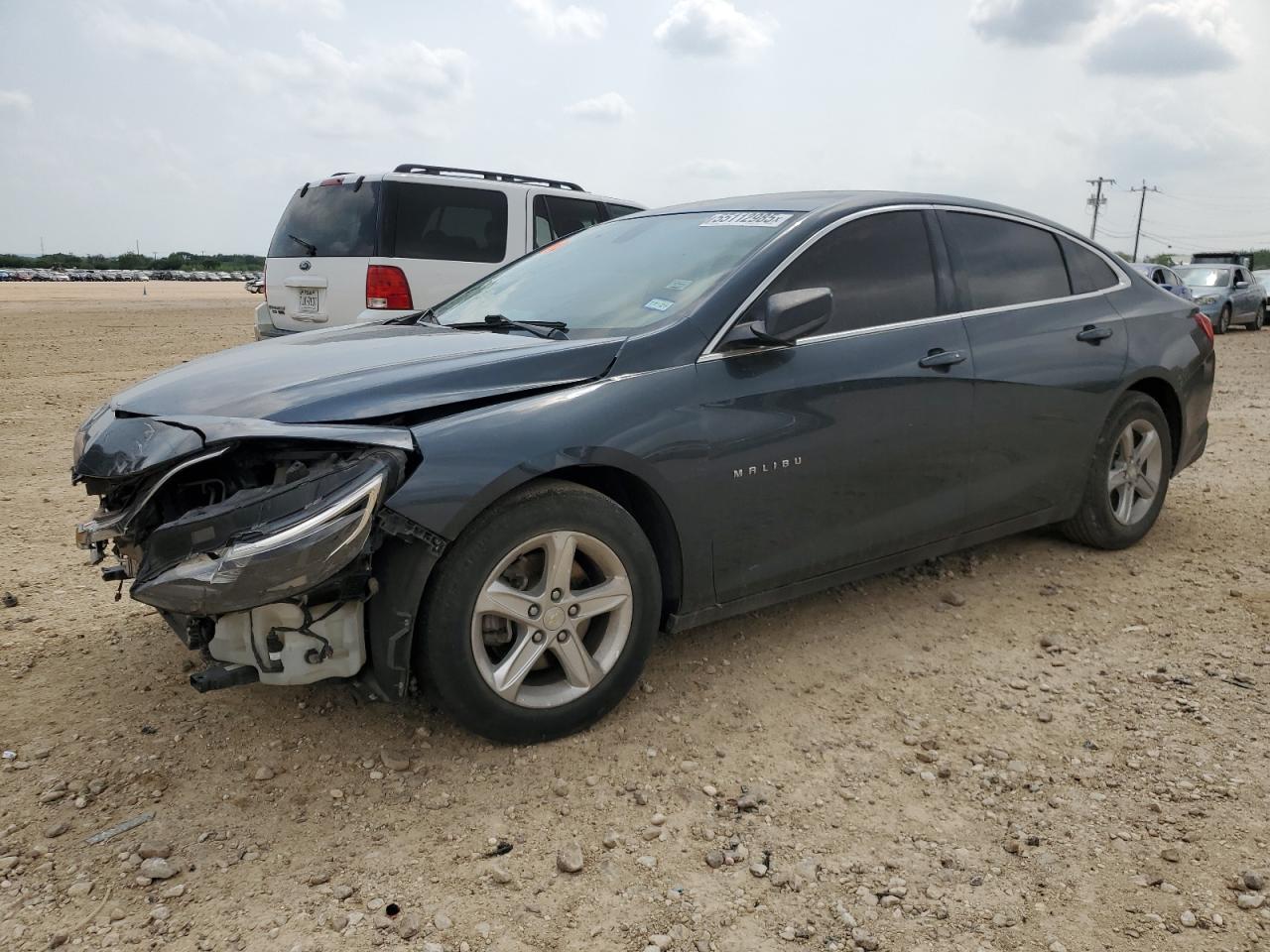 2019 Chevrolet Malibu LS, VIN 1G1ZB5ST2KF187000 — Front end
