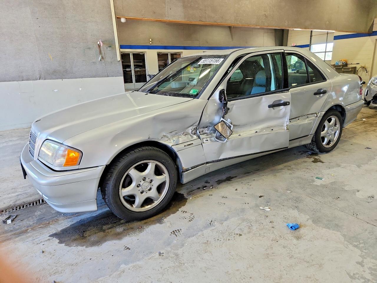 2000 Mercedes-Benz C 230 Kompressor, VIN WDBHA24G1YA858021 — Side