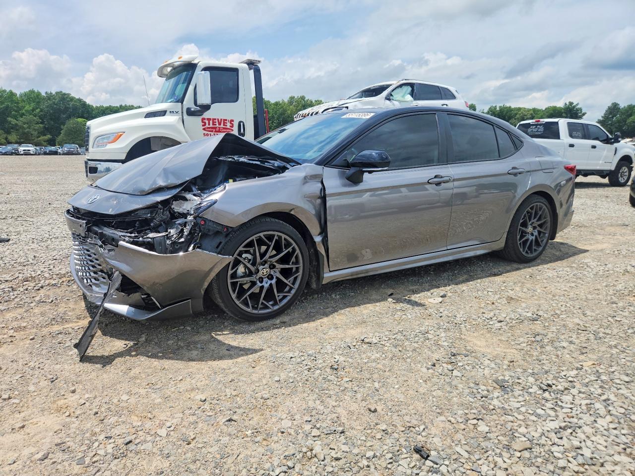 2025 Toyota Camry LE, VIN 4T1DAACK6SU626922 — Перед