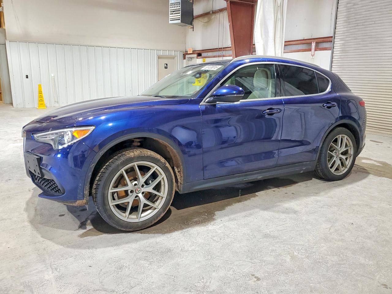 2018 Alfa Romeo Stelvio Ti Lusso, VIN ZASFAKRN9J7C15863 — Бок