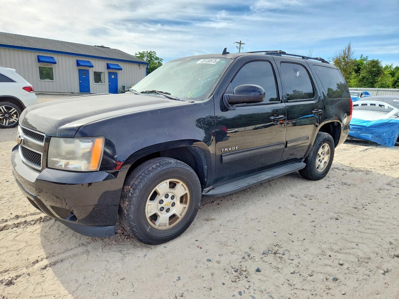 2011 Chevrolet Tahoe LS, VIN 1GNSCAE06BR379249 — Side