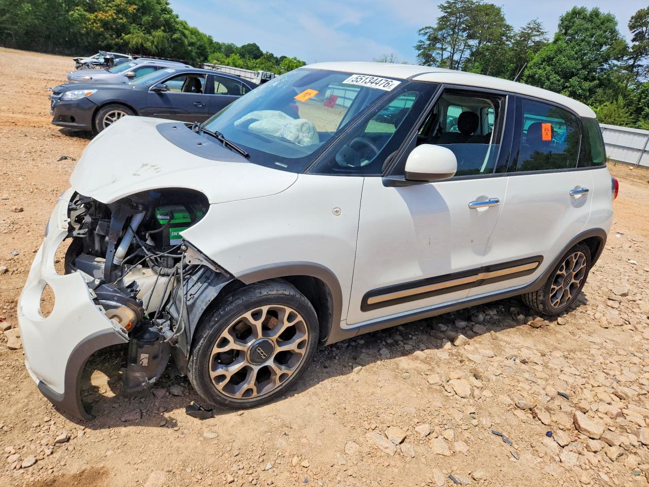 2014 FIAT 500L Trekking, VIN ZFBCFADH0EZ004380 — Front end
