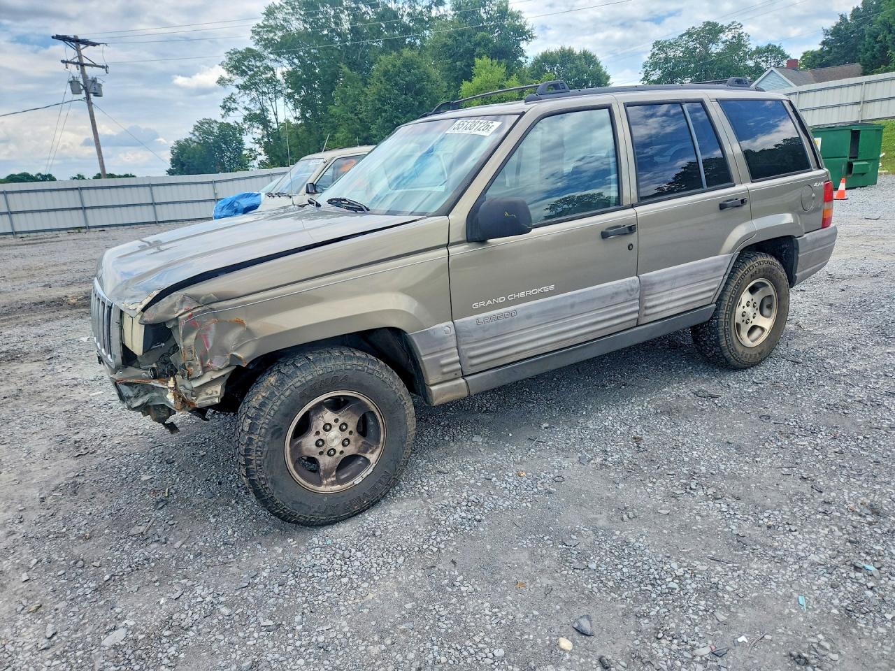 1998 Jeep Grand Cherokee Laredo, VIN 1J4GZ58S4WC270230 — Front end