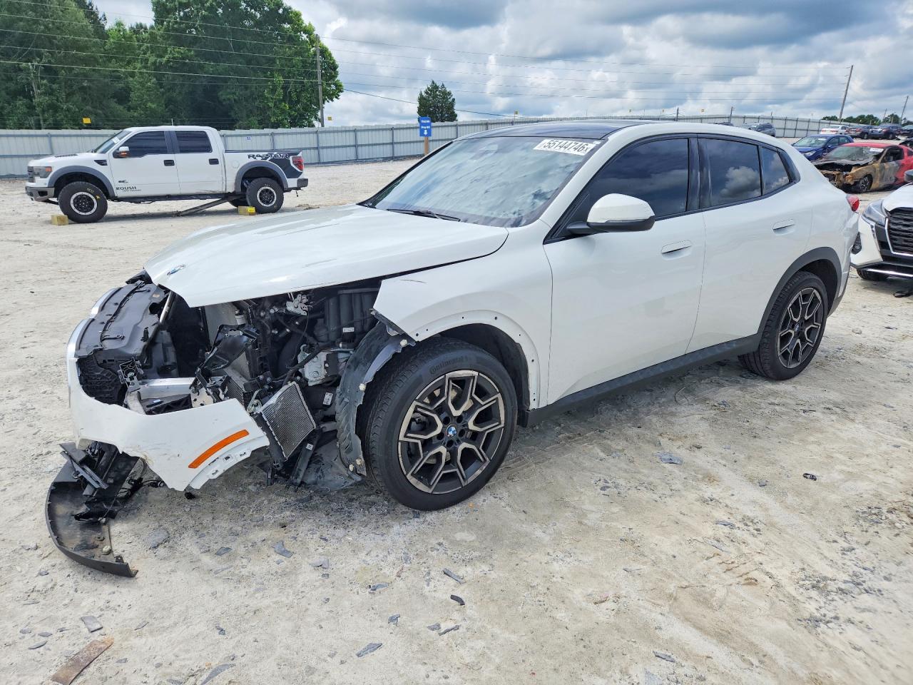 2025 BMW X2 xDrive28i, VIN WBX63GM09S5270714 — Перед