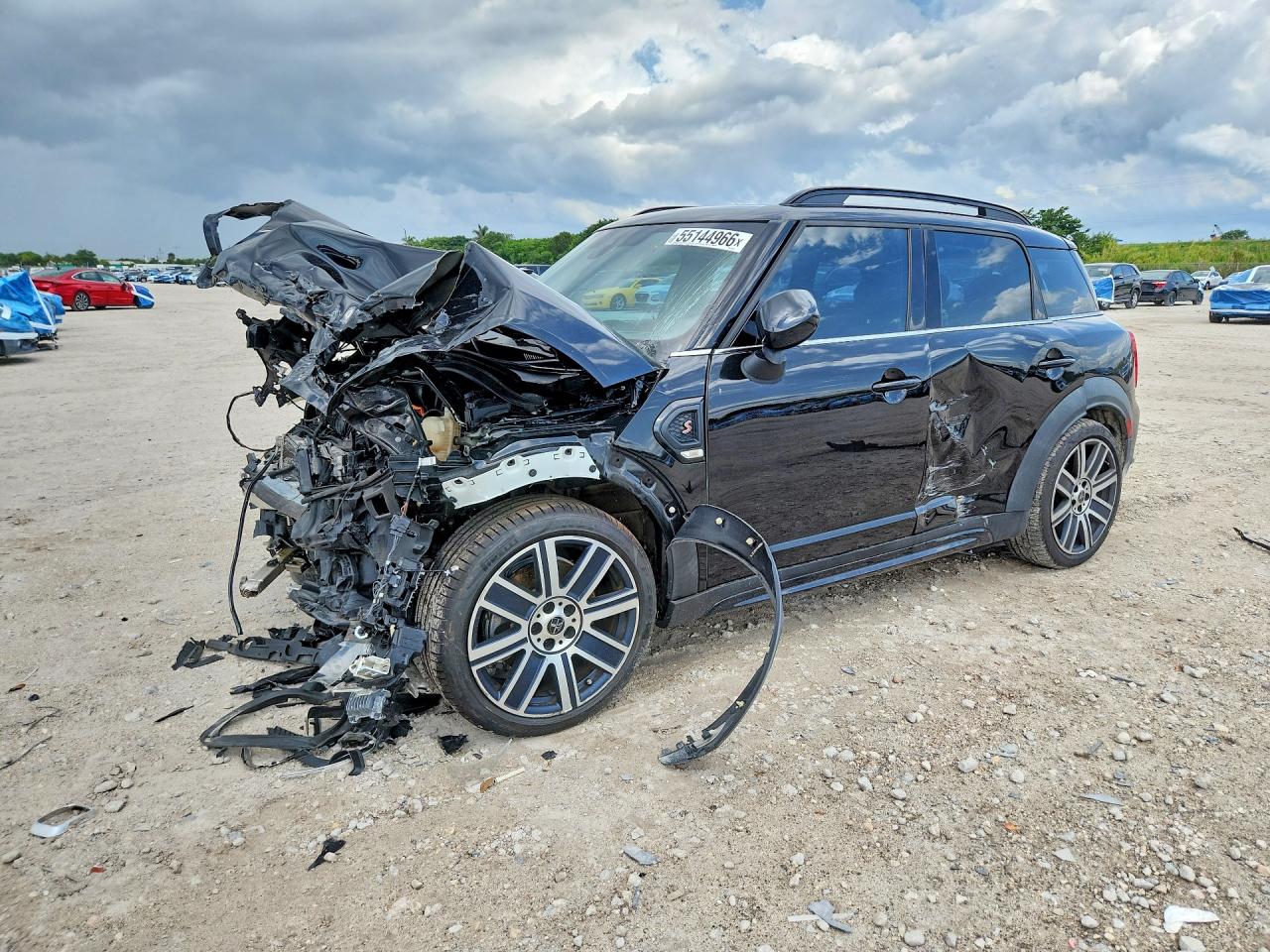 2021 MINI Countryman Cooper S, VIN WMZ53BR06M3M94218 — Перед