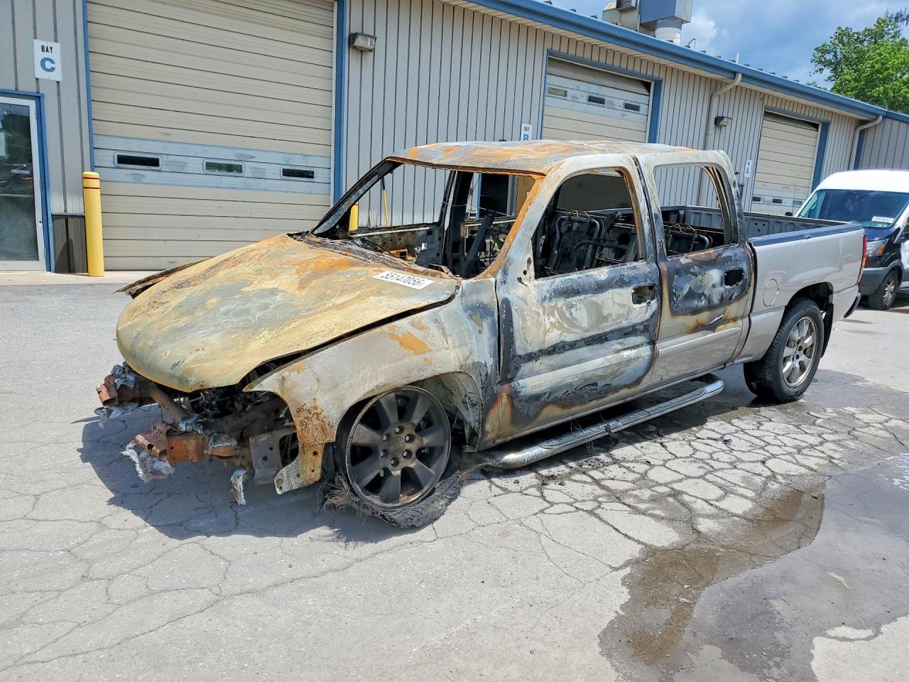 2006 GMC Sierra Denali, VIN 2GTEK63N061240494 — Burn