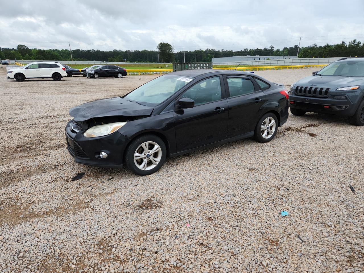 2012 Ford Focus SE, VIN 1FAHP3F28CL433468 — Front end