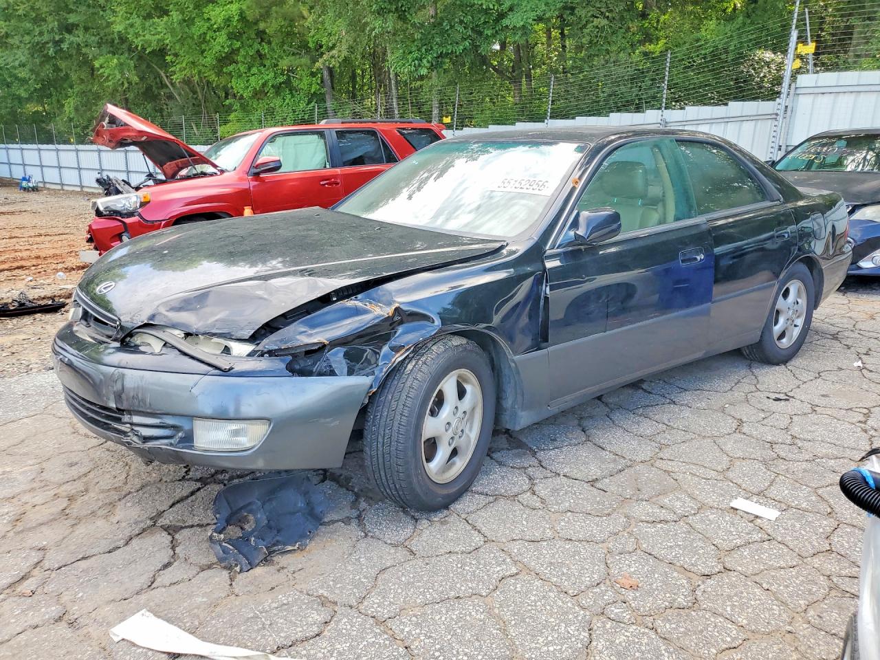 1999 Lexus ES 300, VIN JT8BF28G9X0218337 — Перед