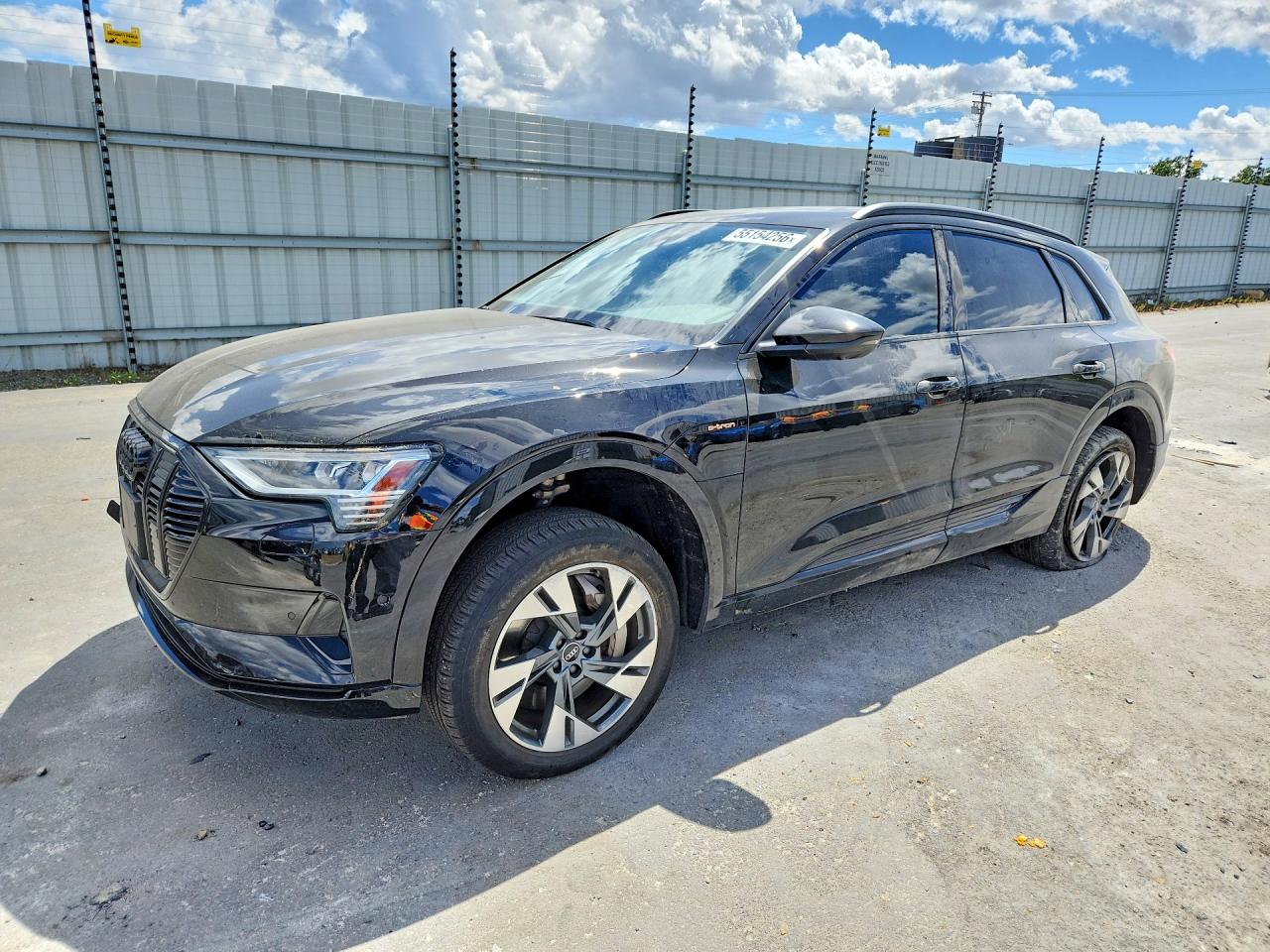 2021 Audi e-tron Premium, VIN WA1AAAGE4MB008812 — Front end