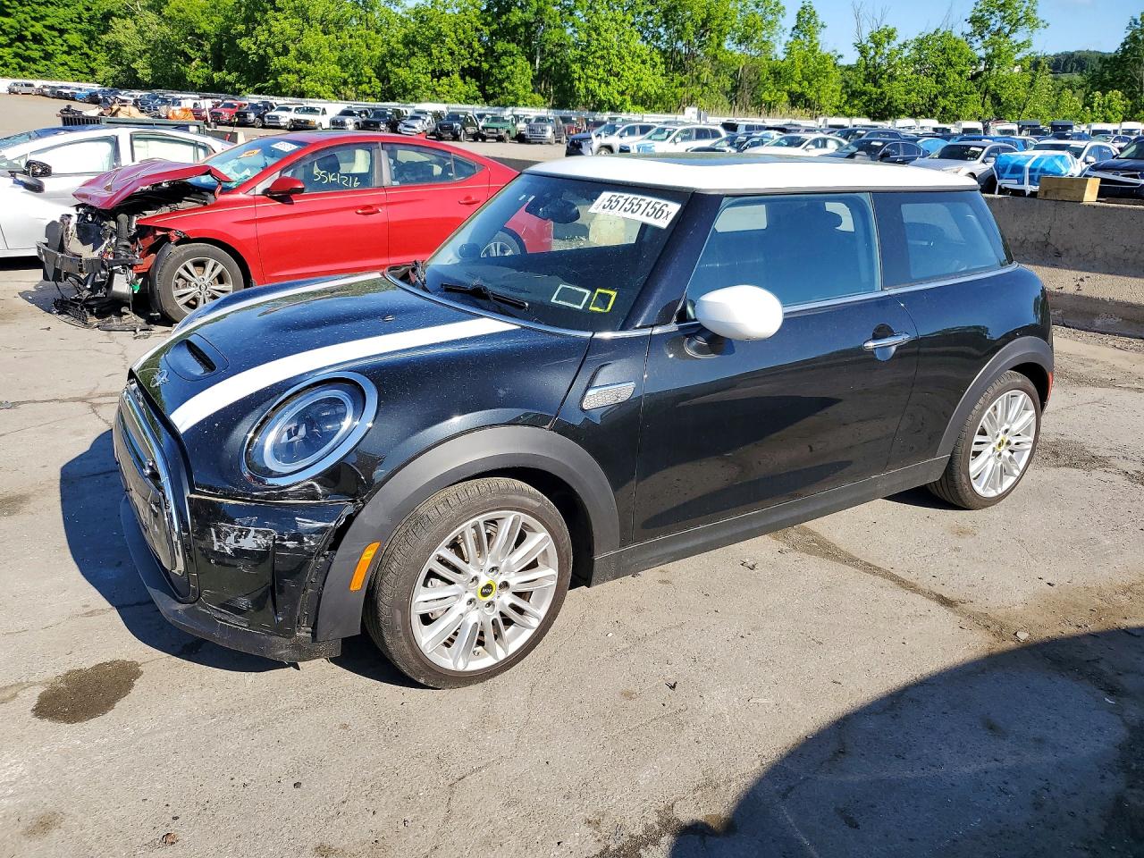 2024 MINI Hardtop Cooper SE, VIN WMW13DJ0XR2U65126 — Front end