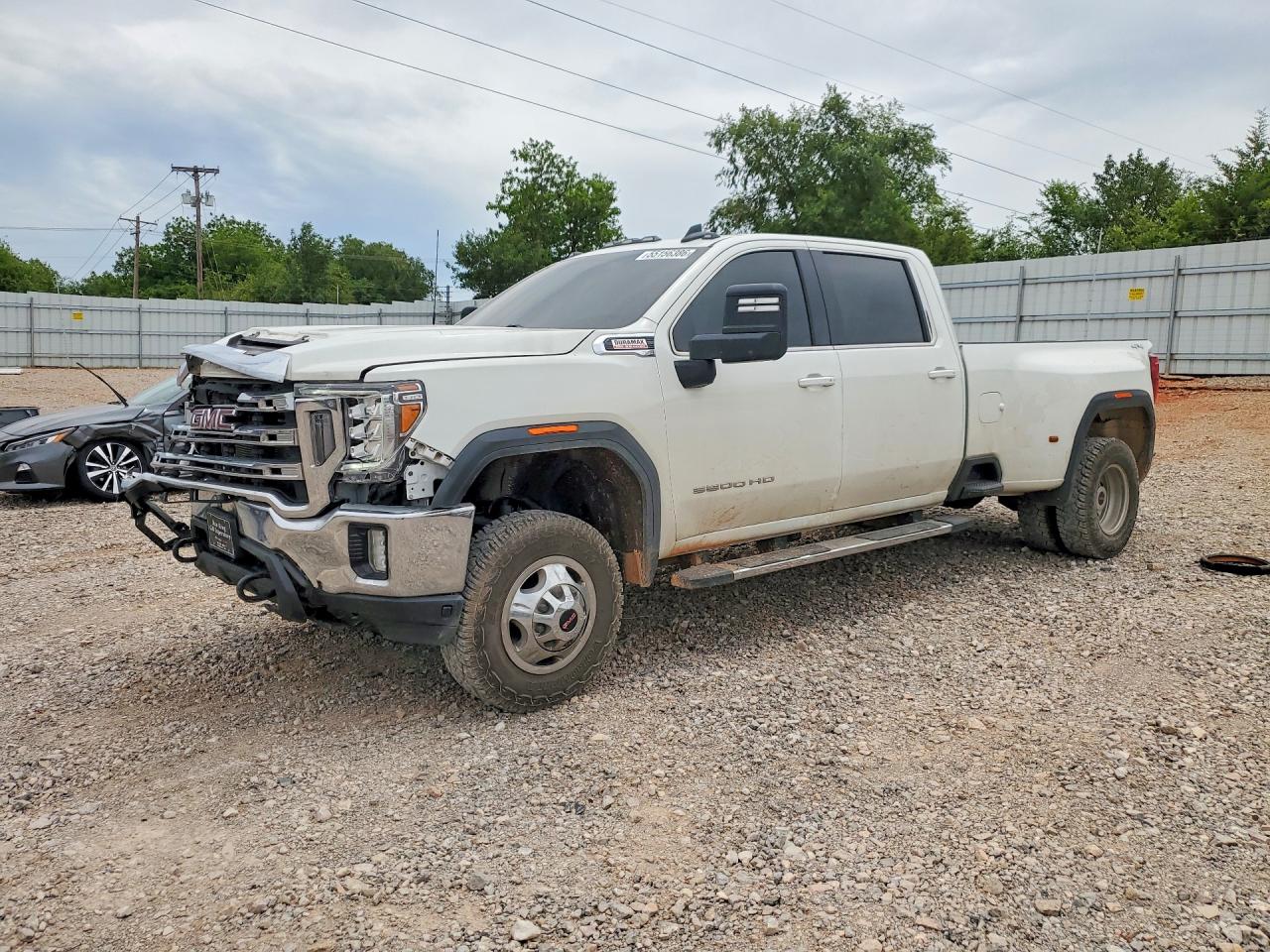 2022 GMC Sierra 3500HD SLE, VIN 1GT49TEY2NF331058 — Front end