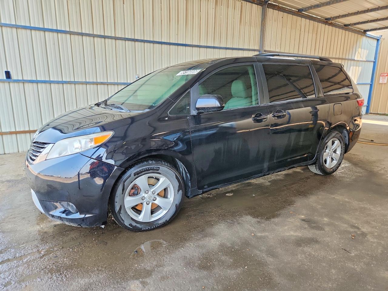 2017 Toyota Sienna LE, VIN 5TDKZ3DC9HS844468 — Minor dents and scratches