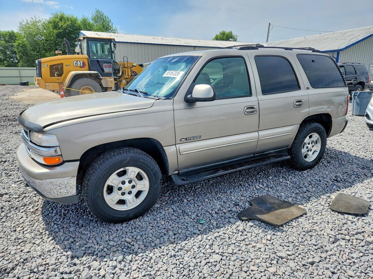 2000 Chevrolet Tahoe LS, VIN 1GNEK13T9YJ116239 — Side