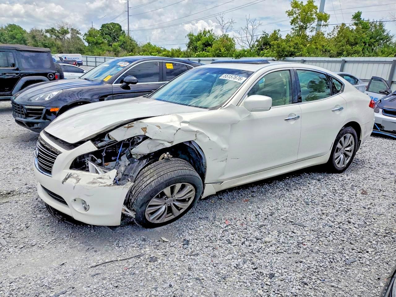 2012 Infiniti M, VIN JN1BY1AP7CM335730 — Front end