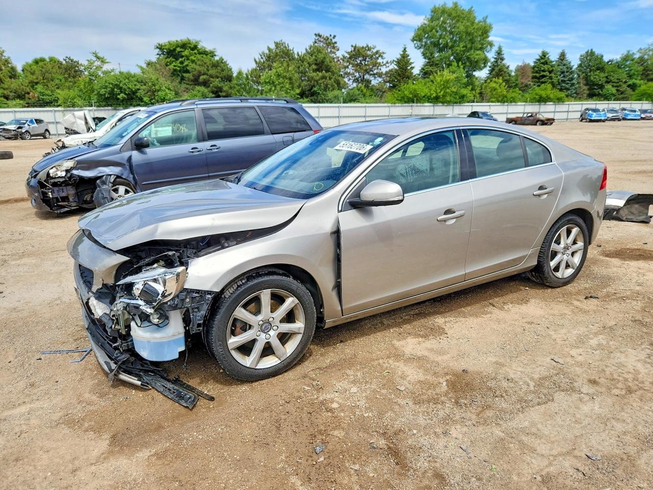 2016 Volvo S60 T5 Drive-E Premier, VIN YV126MFK3G2395906 — Front end