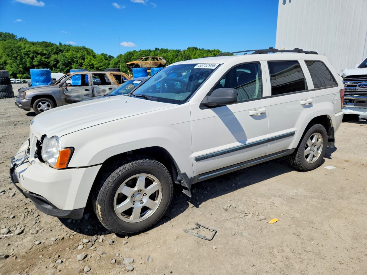 2008 Jeep Grand Cherokee Laredo, VIN 1J8GR48K28C238100 — Front end