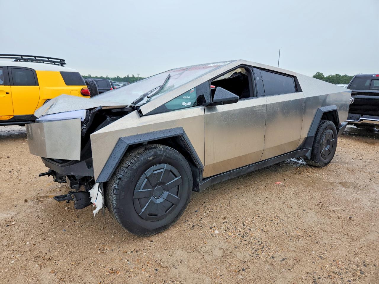 2025 Tesla Cybertruck, VIN 7G2CEHED2SA081123 — Front end