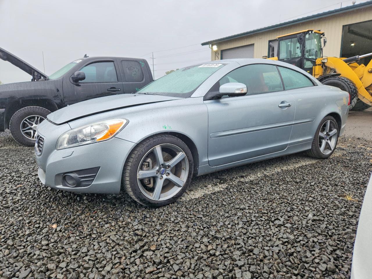 2011 Volvo C70, VIN YV1672MC4BJ107131 — Перед