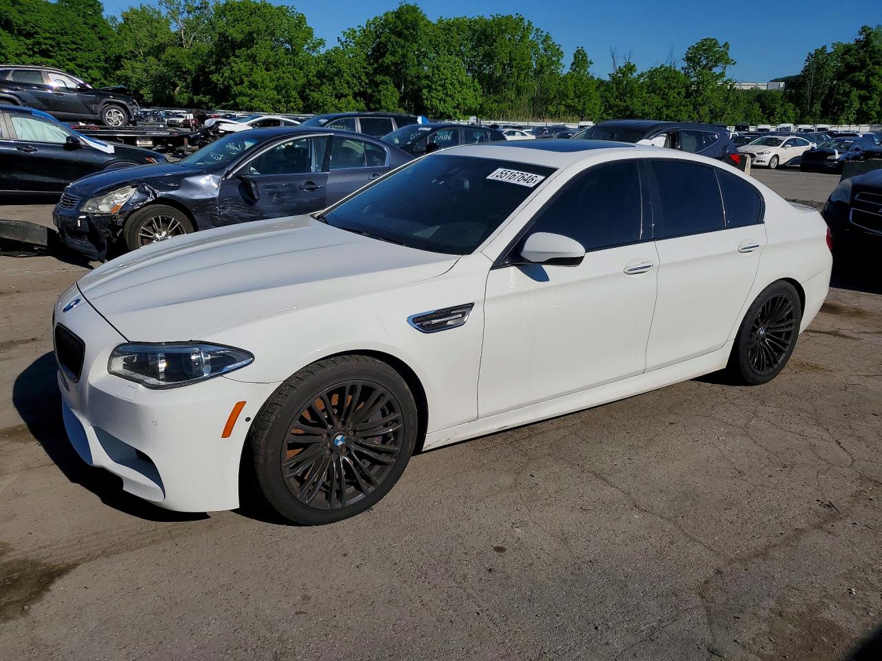 2014 BMW M5, VIN WBSFV9C59ED593292 — Днище