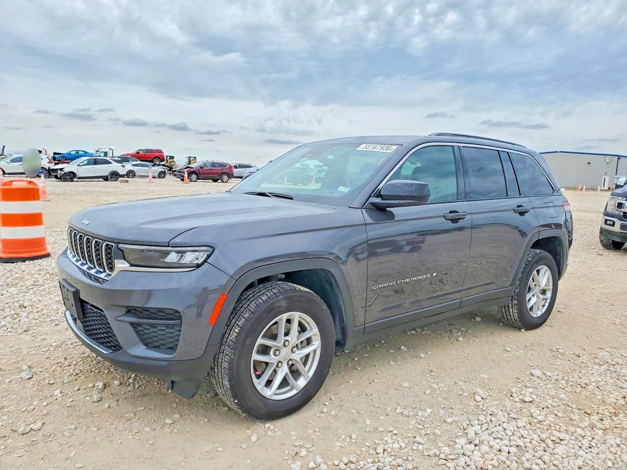 2025 Jeep Grand Cherokee Laredo X, VIN 1C4RJGAG6SC300538 — Side