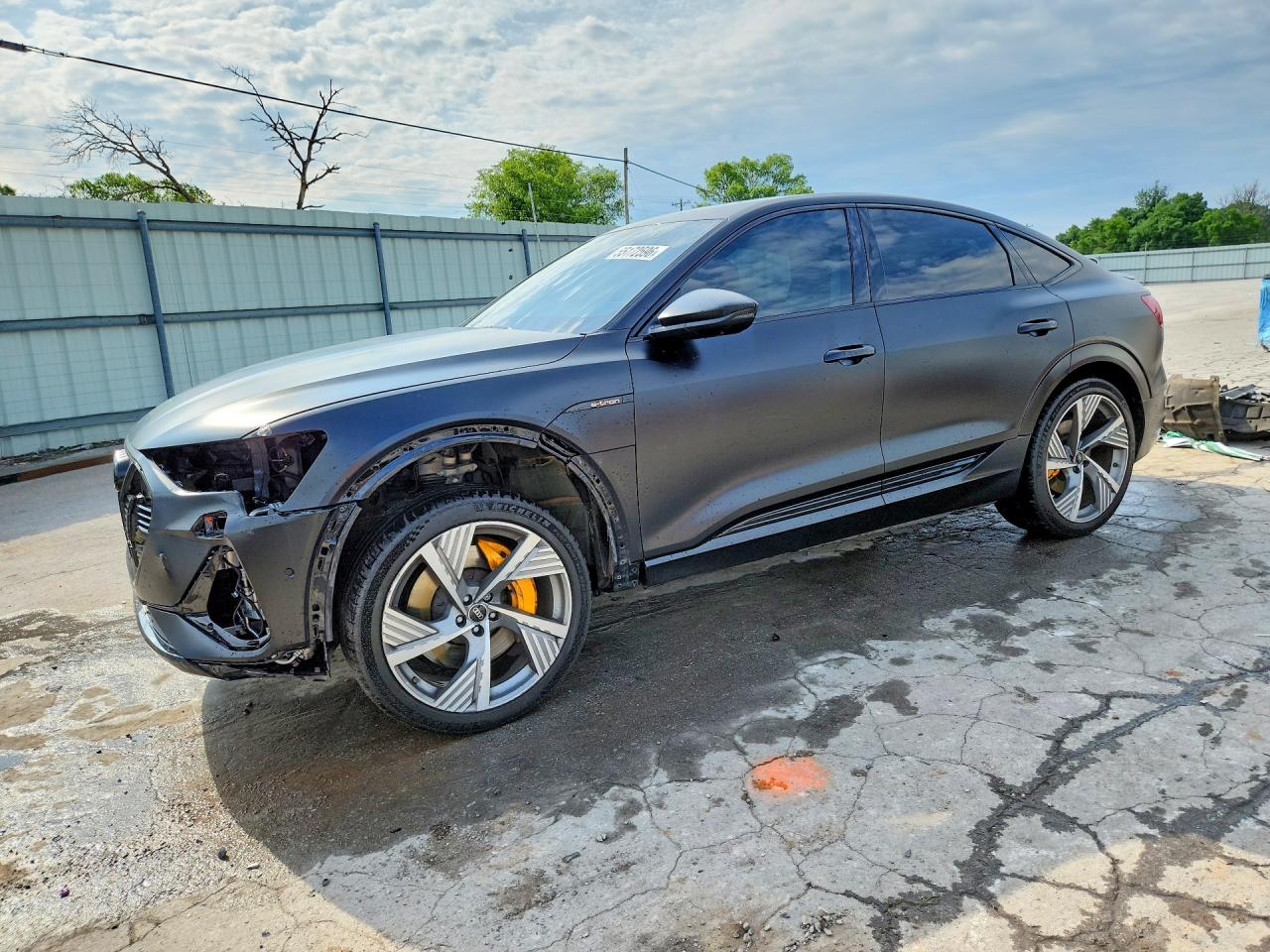 2022 Audi e-tron S line Prestige, VIN WA13AAGE4NB025457 — Front end