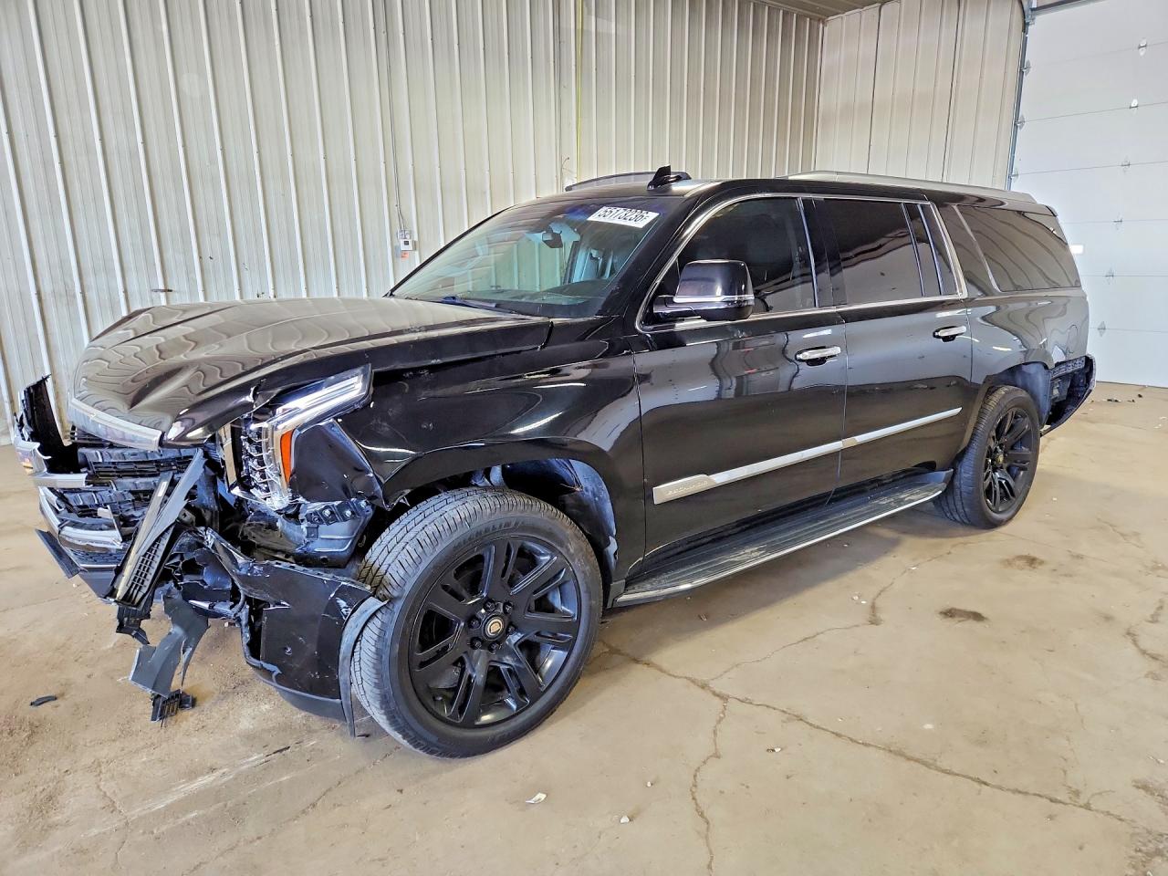 2017 Cadillac Escalade ESV Luxury, VIN 1GYS4HKJ5HR120671 — Front end