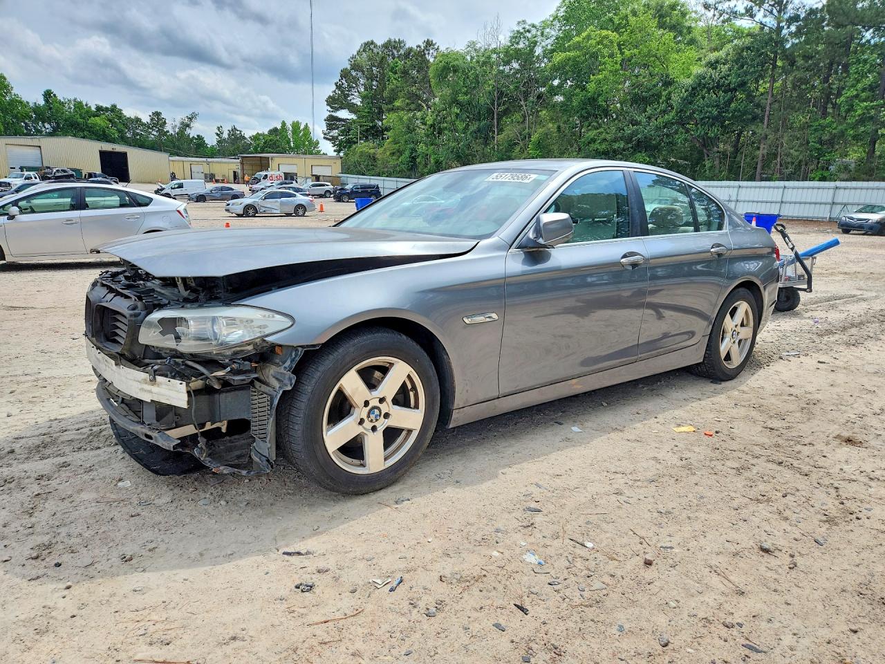 2011 BMW 5 Series 528i, VIN WBAFR1C55BC737786 — Front end