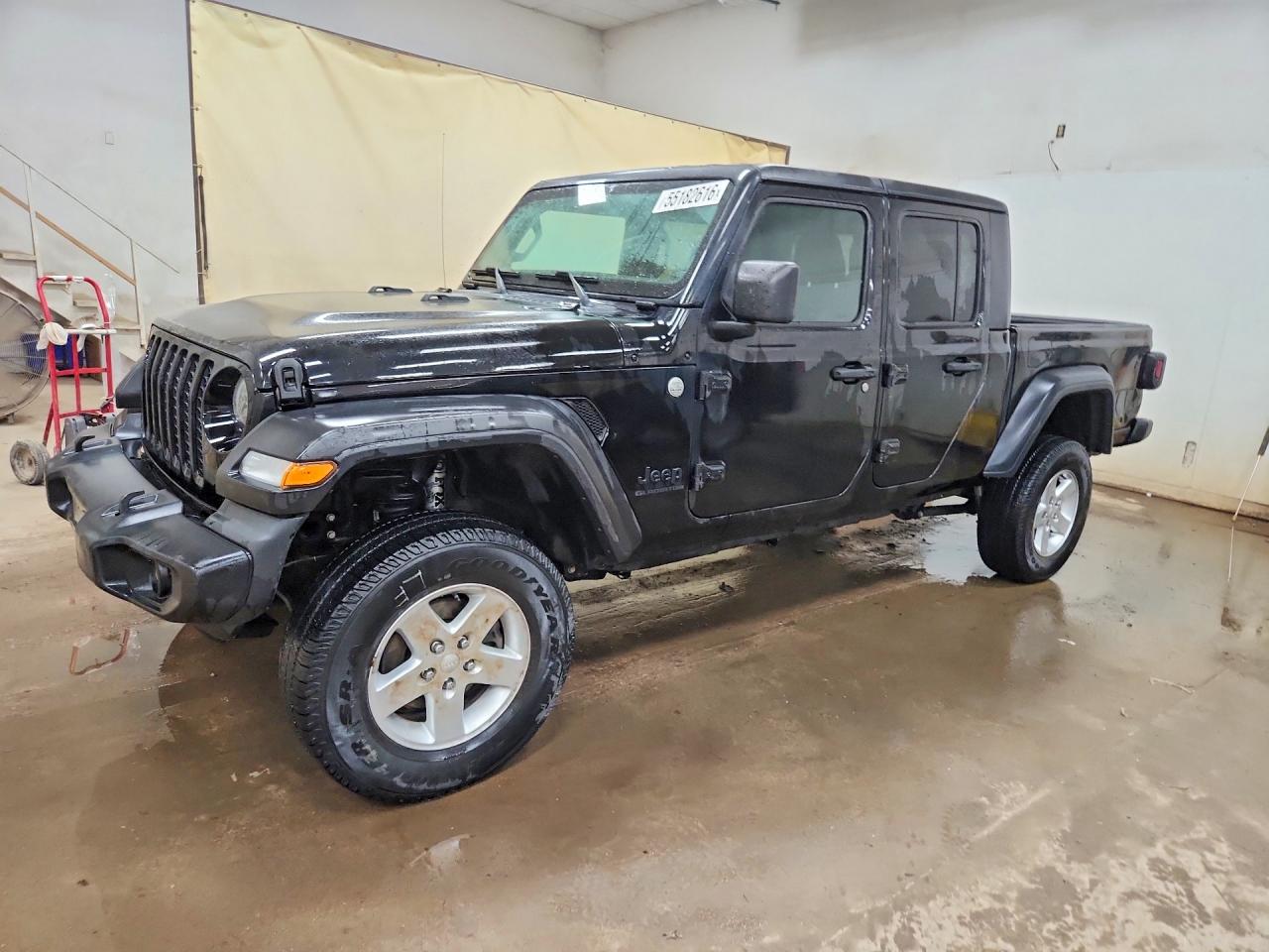 2020 Jeep Gladiator Sport S, VIN 1C6HJTAG6LL115998 — Rear end