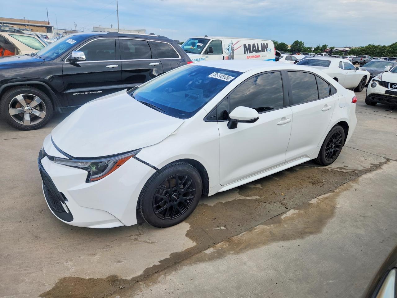 2021 Toyota Corolla LE, VIN JTDEPMAE8MJ167998 — Front end