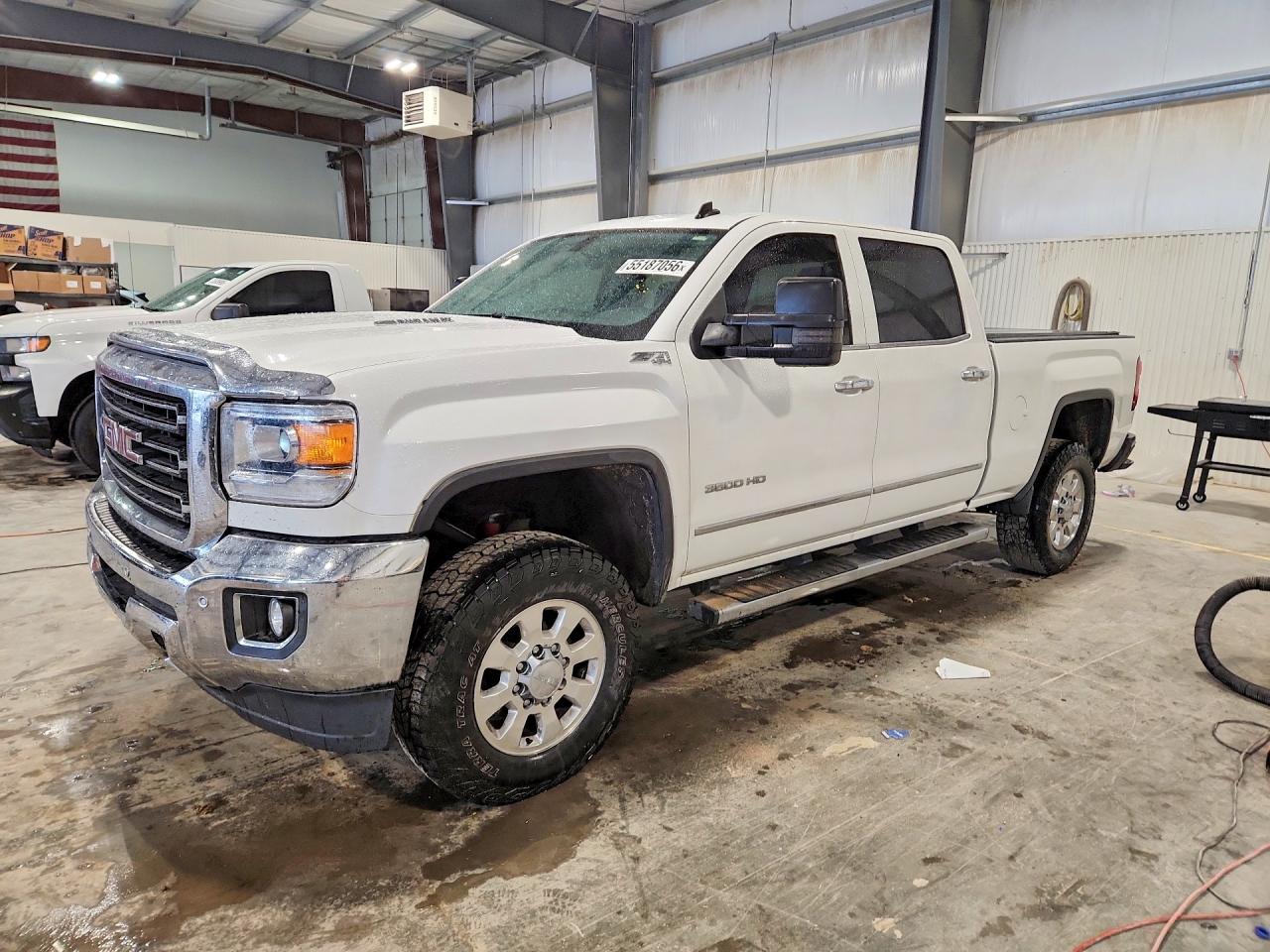 2015 GMC Sierra 3500HD SLT, VIN 1GT423C88FF143444 — Minor dents and scratches