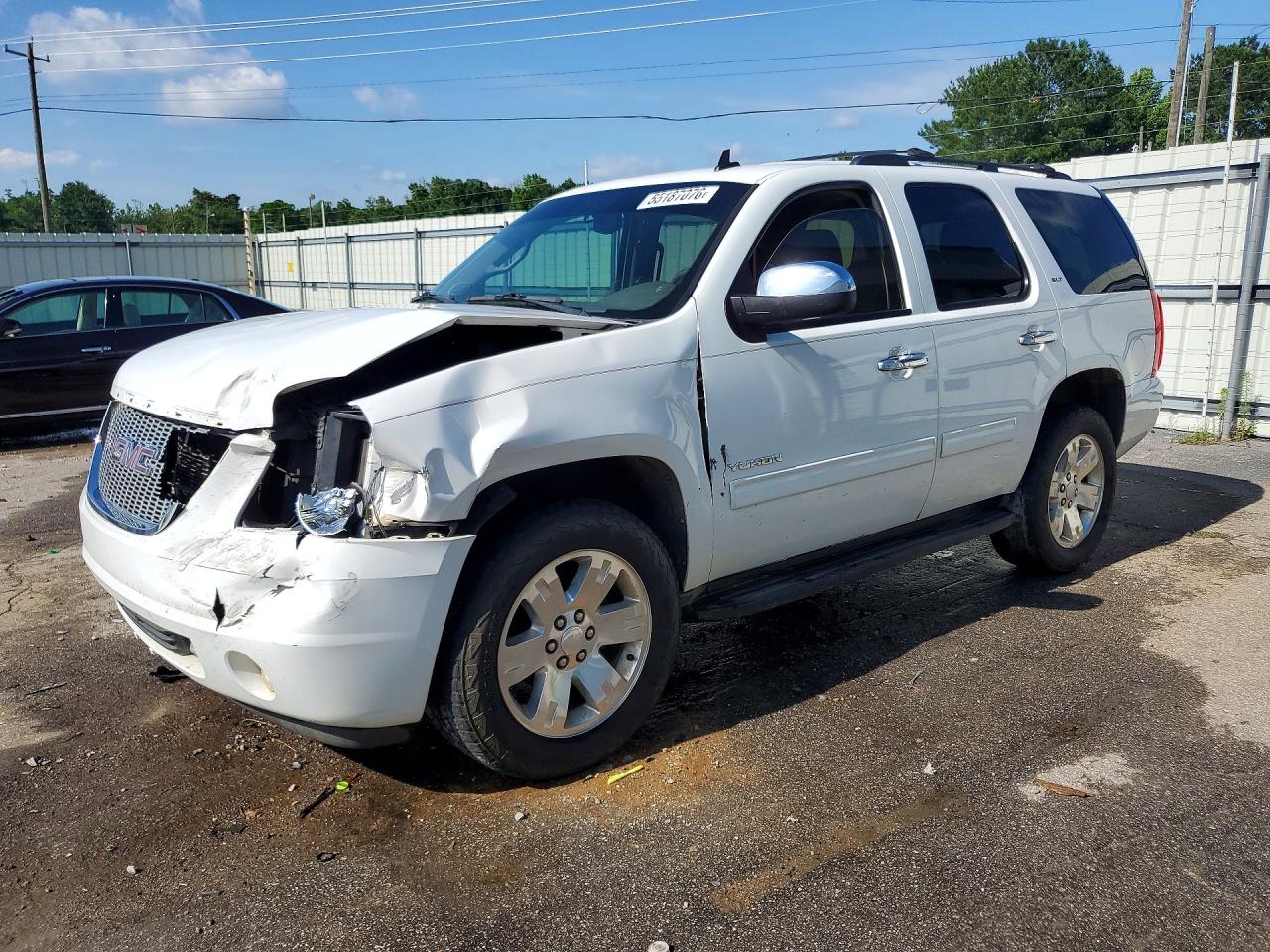 2013 GMC Yukon SLT, VIN 1GKS1CE08DR361451 — Front end