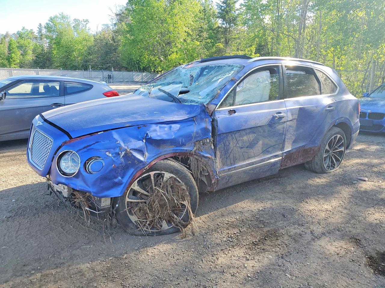 2017 Bentley Bentayga W12, VIN SJAAC2ZV6HC015488 — Front end