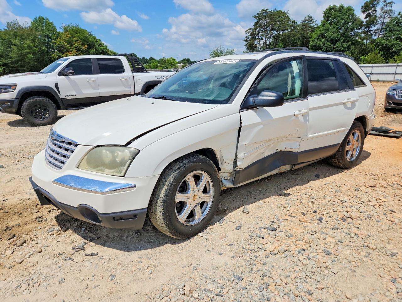2004 Chrysler Pacifica, VIN 2C8GF68414R296065 — Side