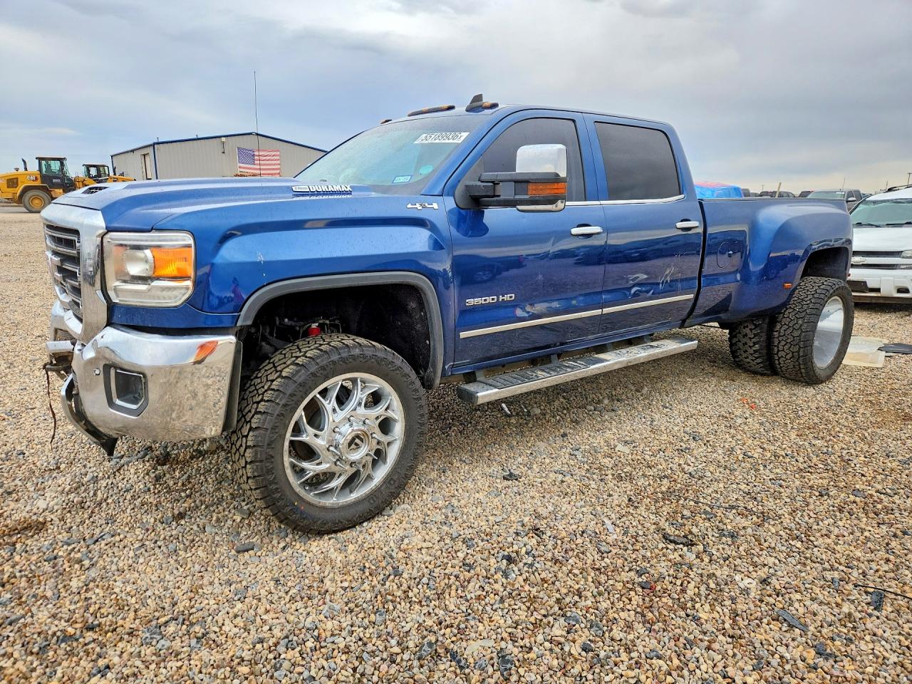 2017 GMC Sierra 3500HD SLT, VIN 1GT42XCY5HF155268 — Front end