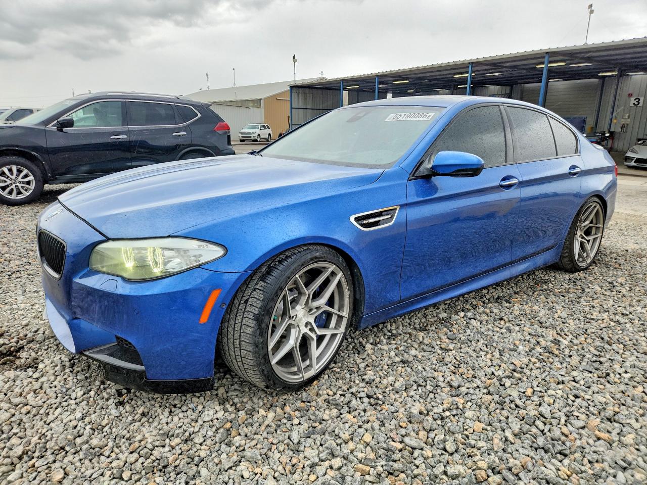 2013 BMW M5, VIN WBSFV9C56DD095646 — Бок