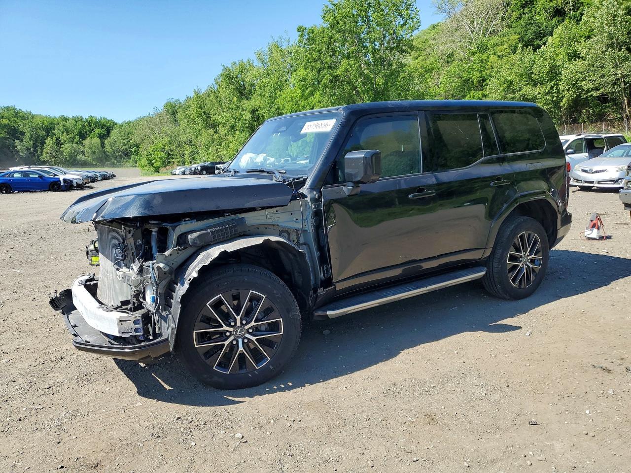 2025 Lexus GX 550 Premium+, VIN JTJTBCDX1S5048139 — Перед