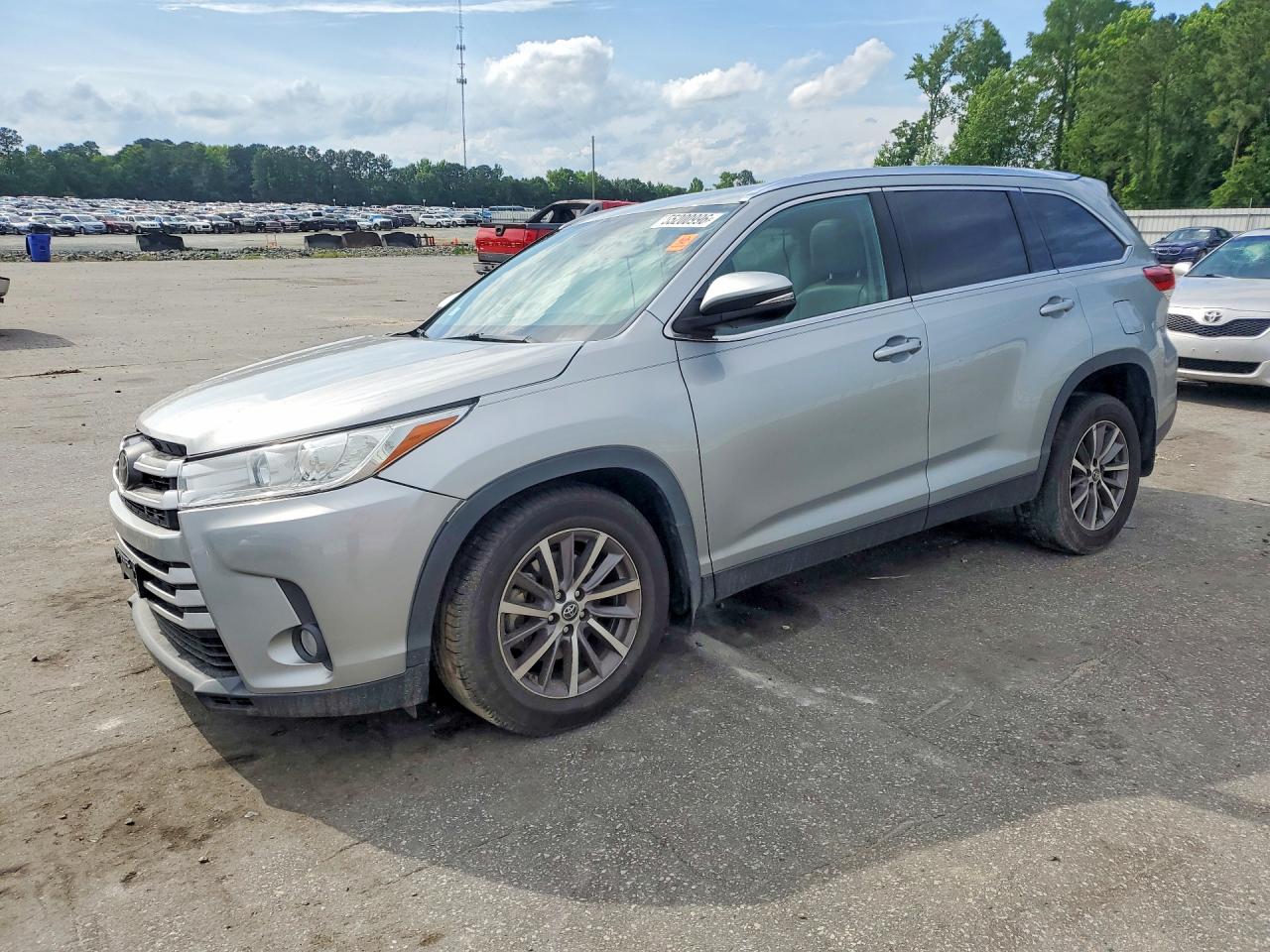 2019 Toyota Highlander XLE, VIN 5TDJZRFH5KS959728 — Перед