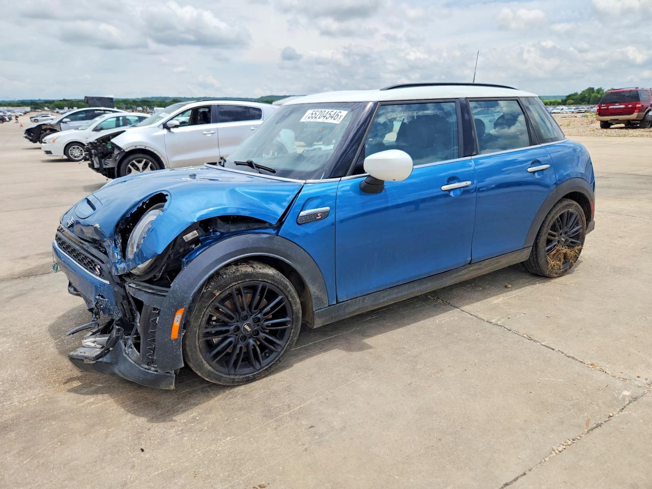 2023 MINI Hardtop 4 Door Cooper S, VIN WMW53DK06P2S64367 — Front end