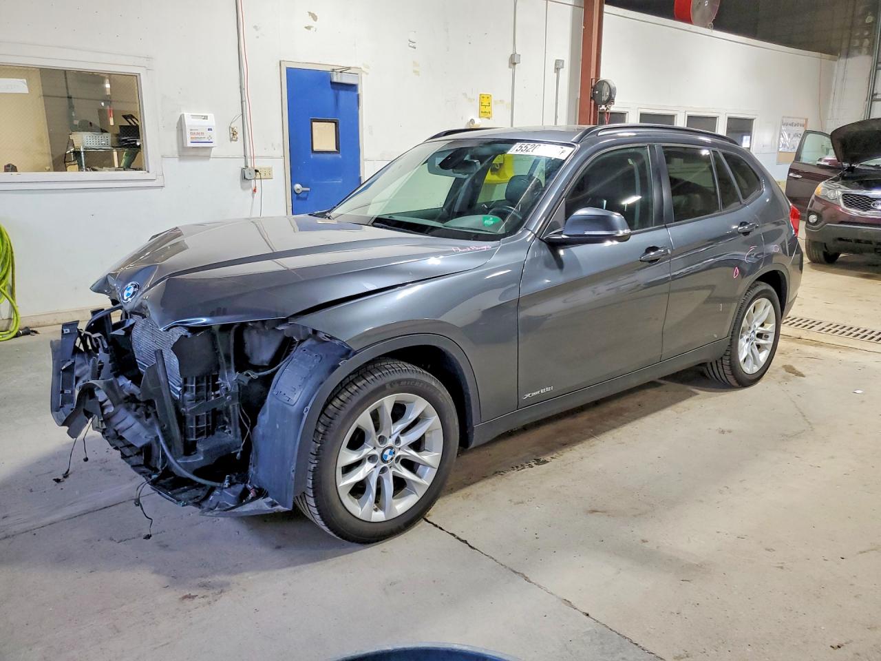2015 BMW X1 xDrive28i, VIN WBAVL1C53FVY29826 — Front end