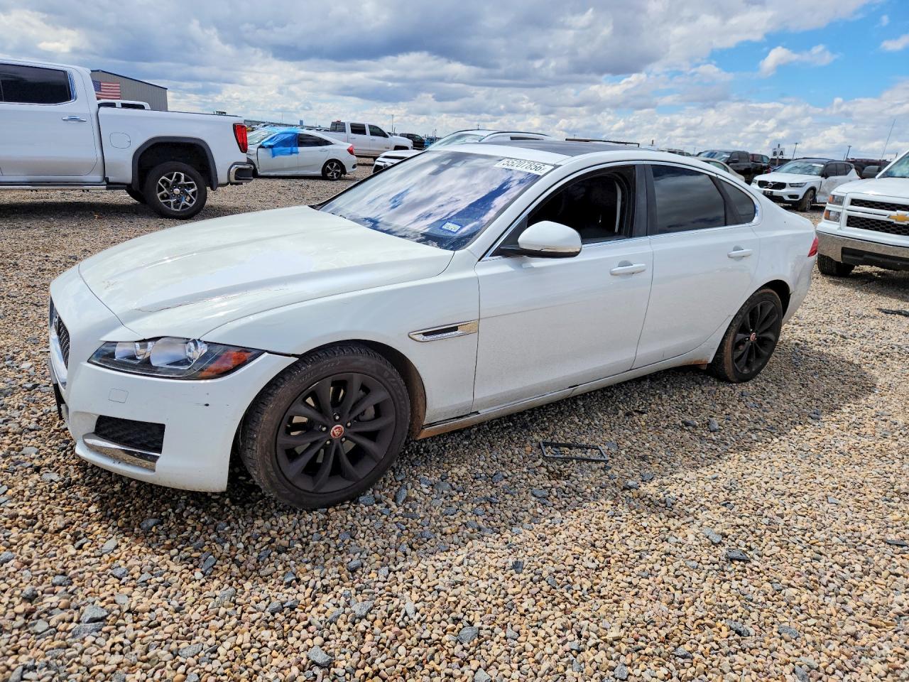 2019 Jaguar XF 25t Premium, VIN SAJBJ4FX9KCY79468 — Front end