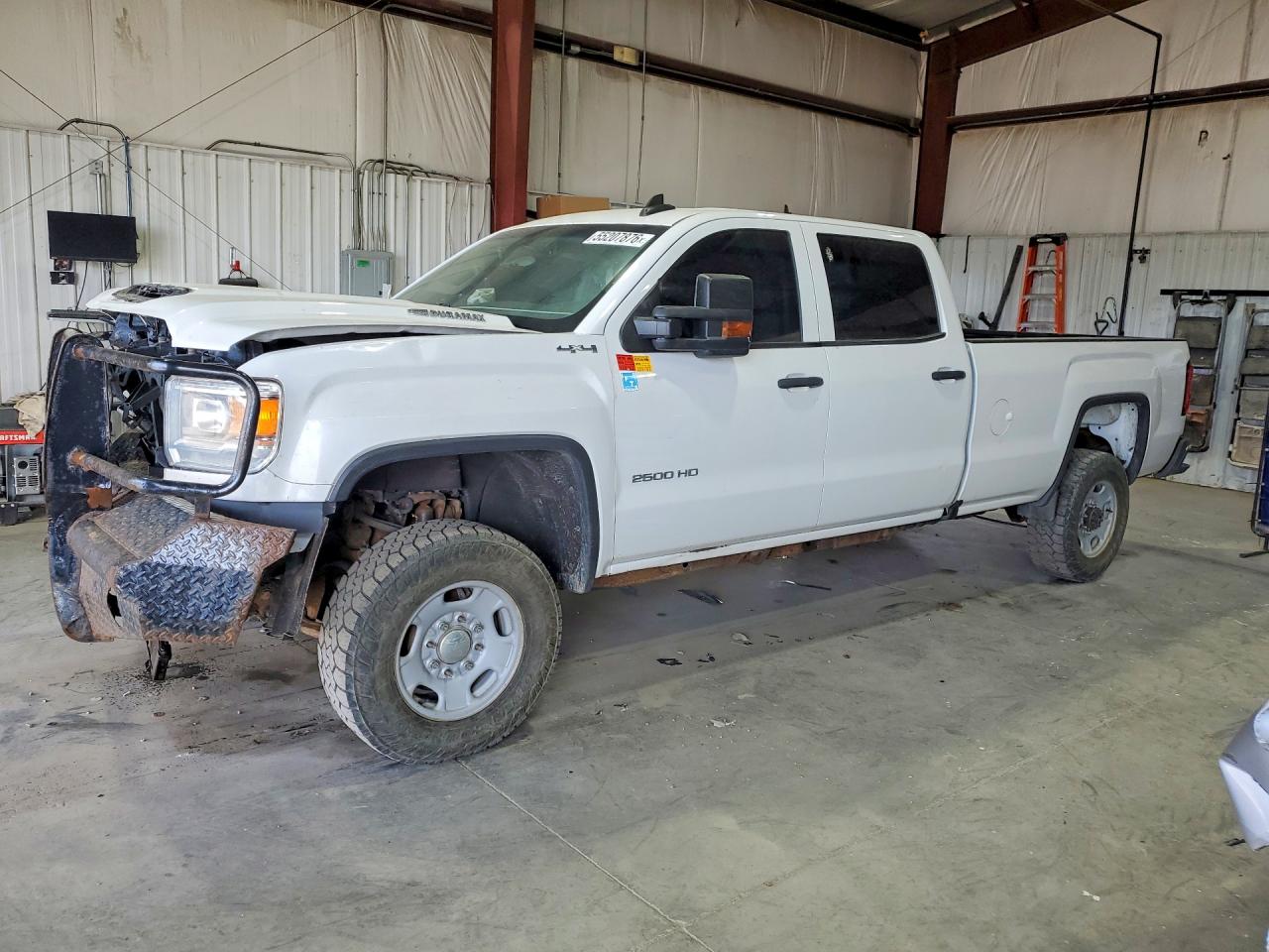 2019 GMC Sierra 2500HD, VIN 1GT12NEY2KF111711 — Front end