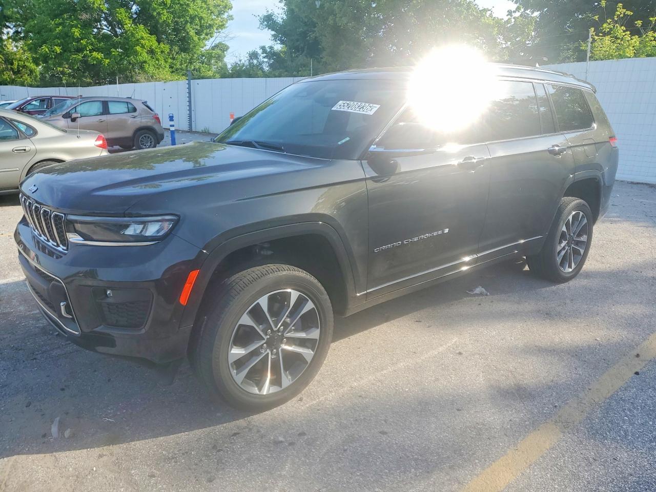 2023 Jeep Grand Cherokee Overland, VIN 1C4RJKDG7P8831076 — Normal wear