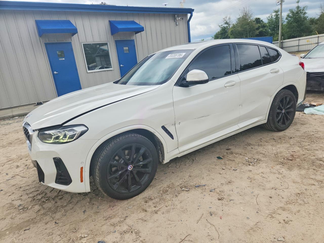 2022 BMW X4 xDrive30i, VIN 5UX33DT00N9K27116 — Side