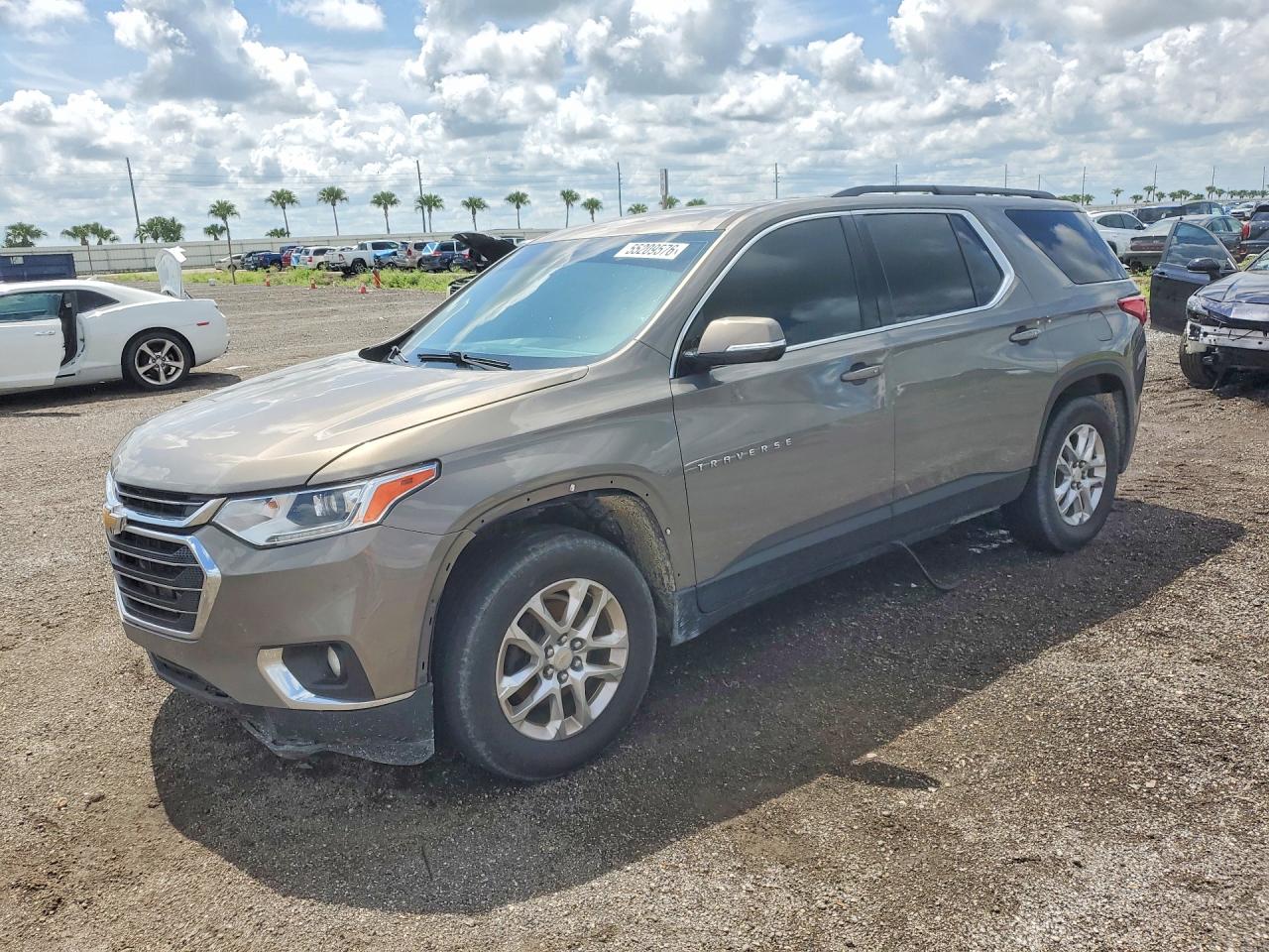 2019 Chevrolet Traverse LT Cloth, VIN 1GNERGKW1KJ198887 — Rear end