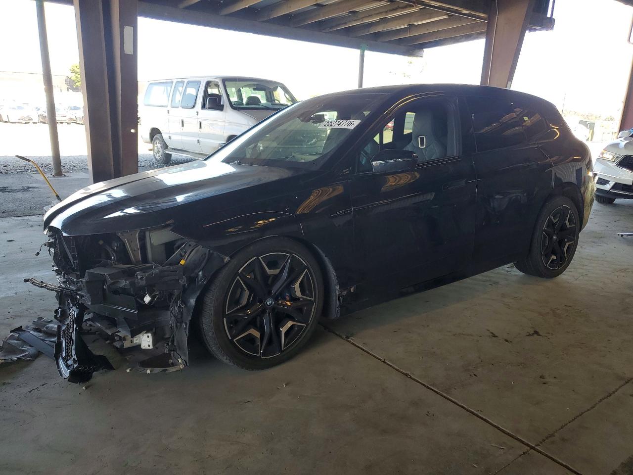 2024 BMW iX M60, VIN WB533CF01RCP20928 — Перед