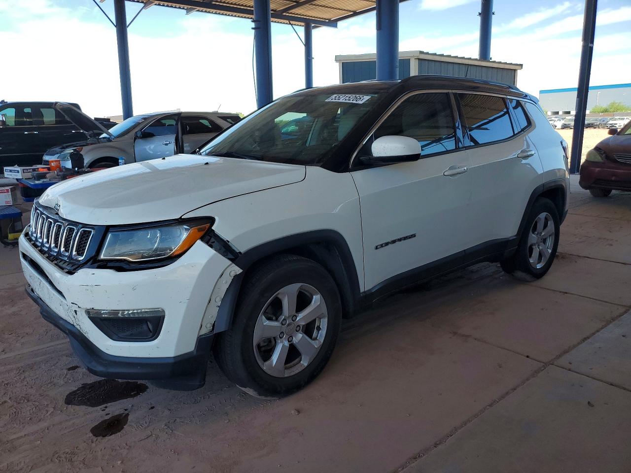 2018 Jeep Compass Latitude, VIN 3C4NJCBB0JT166249 — Front end