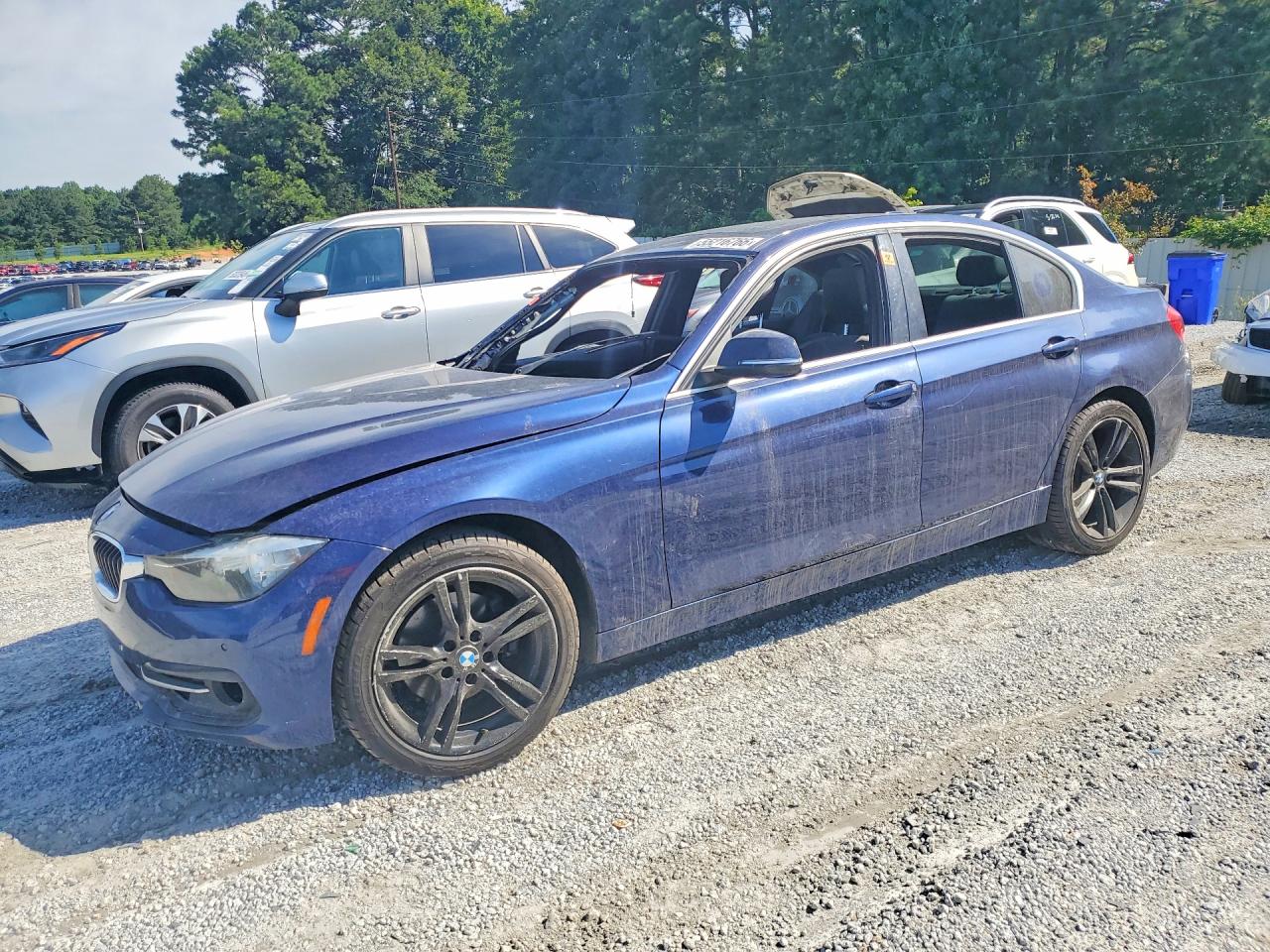 2017 BMW 3 Series 330i, VIN WBA8B9G53HNU49915 — Пожар в салоне
